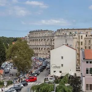 Sylvia Center Apartman
